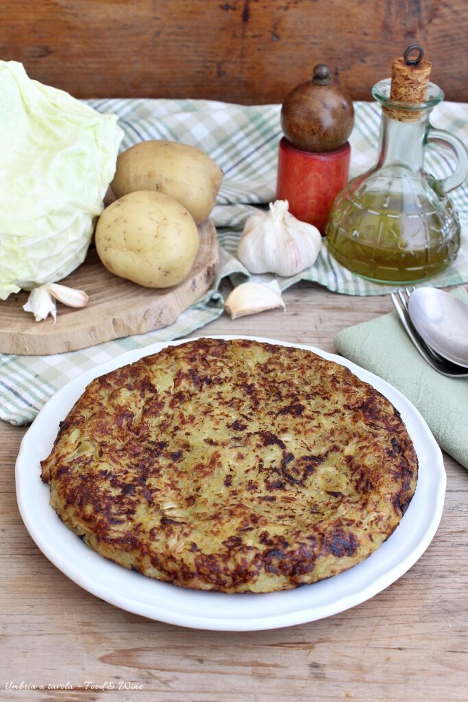 Brustengo umbro, tortino vegan saporito con patate e verza