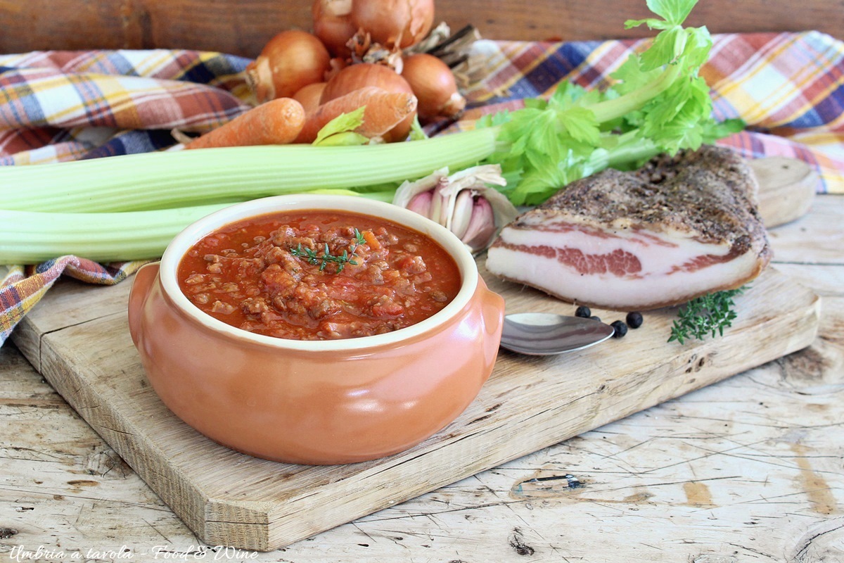 sugo di cinghiale umbro per condire pasta fresca, gnocchi e polenta
