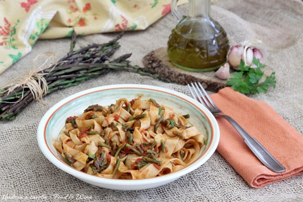 tagliatelle all'uovo con sugo di asparagi alla maniera umbra