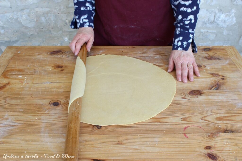 tagliatelle fatte in casa, stese con mattarello