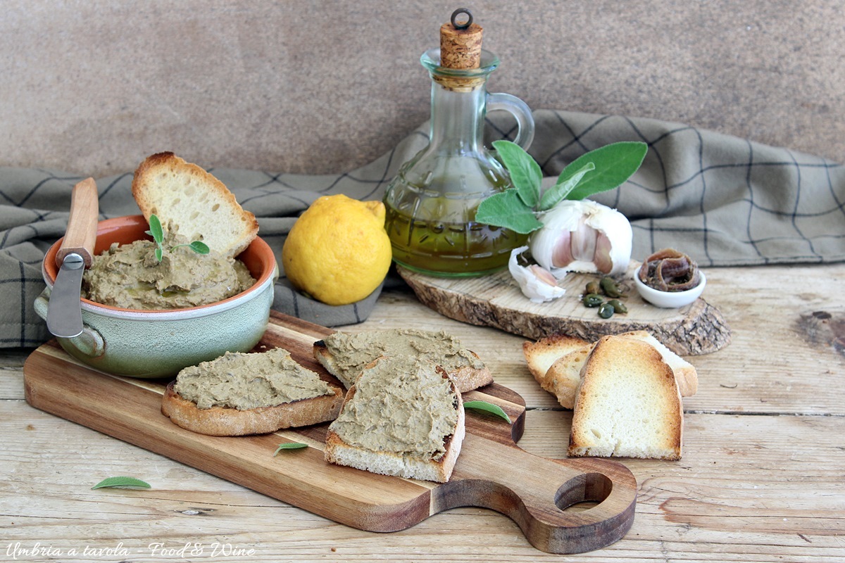 tagliere con crostini di fegatini umbri antipasto facile della tradizione