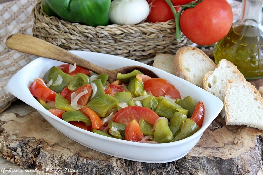 pirofila con contorno umbro a base di verdure estive