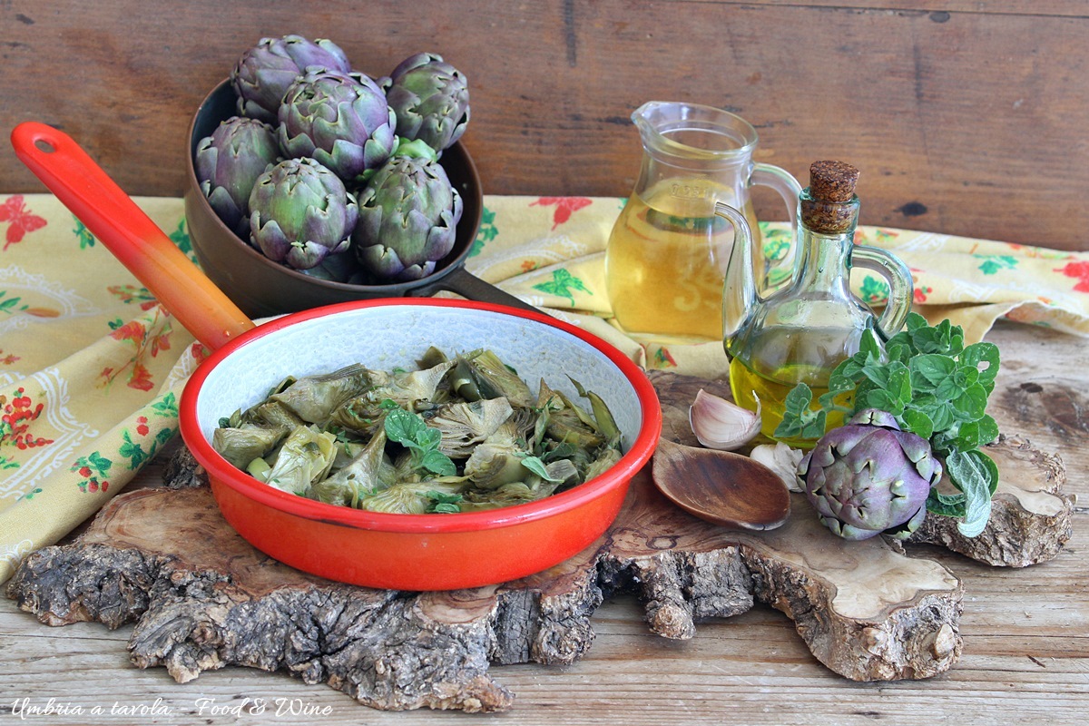 carciofi cotti al tegame alla maniera umbra, con aglio, mentuccia e vino