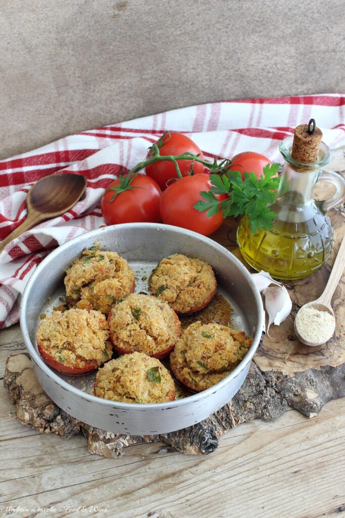 teglia di pomodori con pane grattugiato